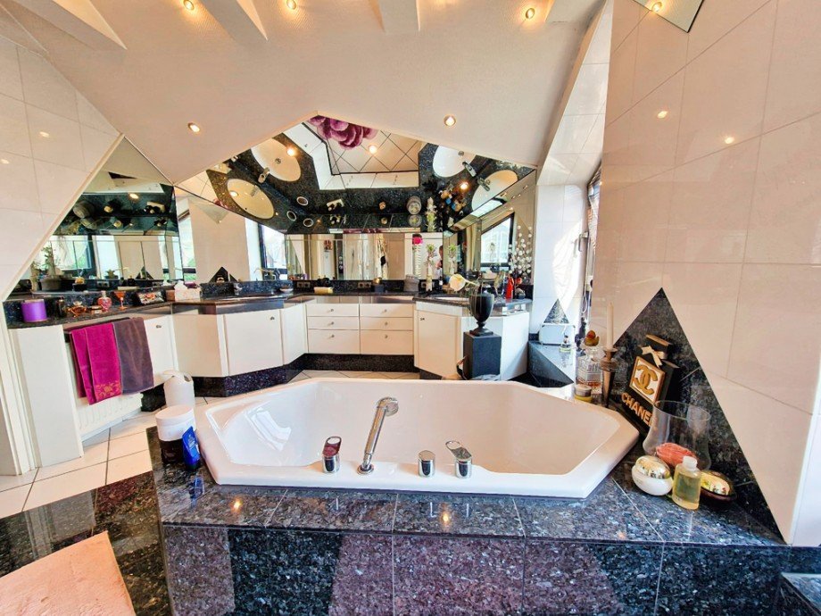 Badezimmer DG Reihenmittelhaus Bochum