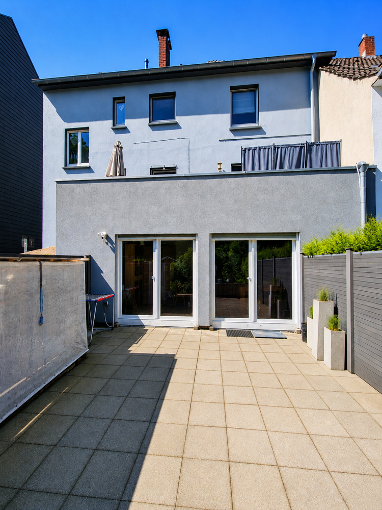 Terrasse R�ckansicht Mehrfamilienhaus Herne