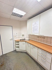 Behandlungsraum RESERVIERT - Etablierte Praxisr�ume in zentraler Lage - freiwerdend