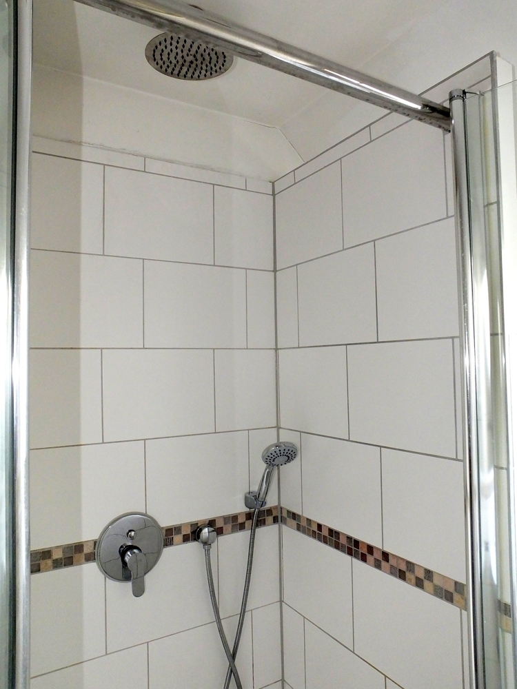 Dusche (DG) Mehrfamilienhaus Herne / Eickel