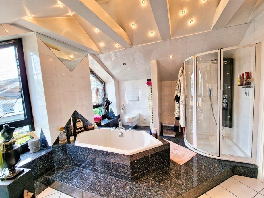 Badezimmer DG Reihenmittelhaus Bochum