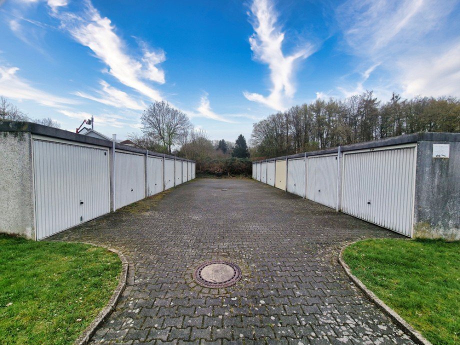 Garagenhof Doppelhaush�lfte Bochum