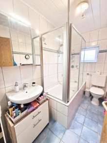 Badezimmer OG Familienfreundliches Zechenhaus mit gro�em Grundst�ck - optional als Zweifamilienhaus nutzbar