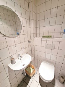 WC Etablierte Praxisr�ume in zentraler Lage - freiwerdend