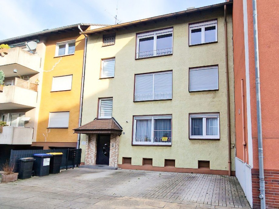 Stra�enansicht-Stellpl�tze Mehrfamilienhaus Herne / Baukau
