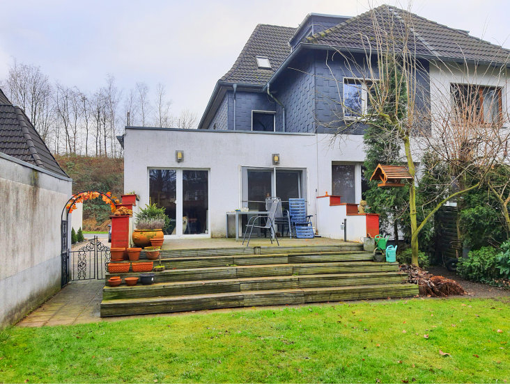 Sommerfoto Zweifamilienhaus Herne