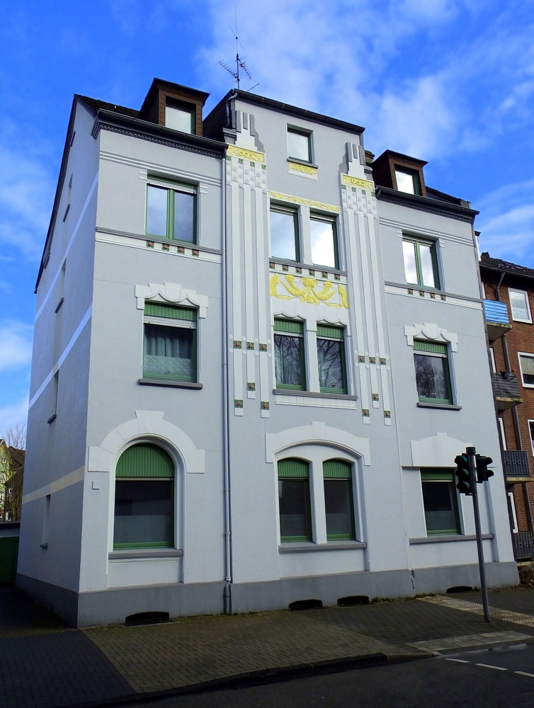 Stra�enansicht Herne / Eickel Mehrfamilienhaus Jugendstilhaus mit Gartenidylle in Wanne-S�d