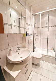 Badezimmer EG Familienfreundliches Zechenhaus mit gro�em Grundst�ck - optional als Zweifamilienhaus nutzbar