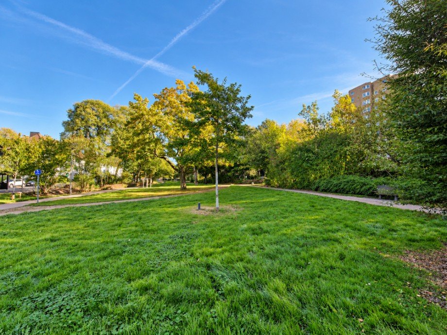 Park vor der Haust�r Etagenwohnung Herne