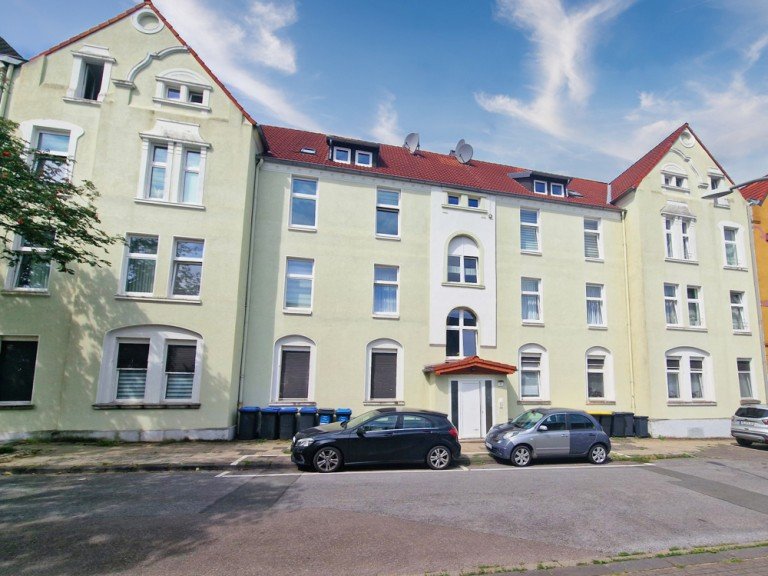 Stra�enansicht Herne Dachgeschosswohnung GRUNDBUCH STATT SPARBUCH - RENOVIERTE WOHNUNG MIT EIGENEN GARTEN