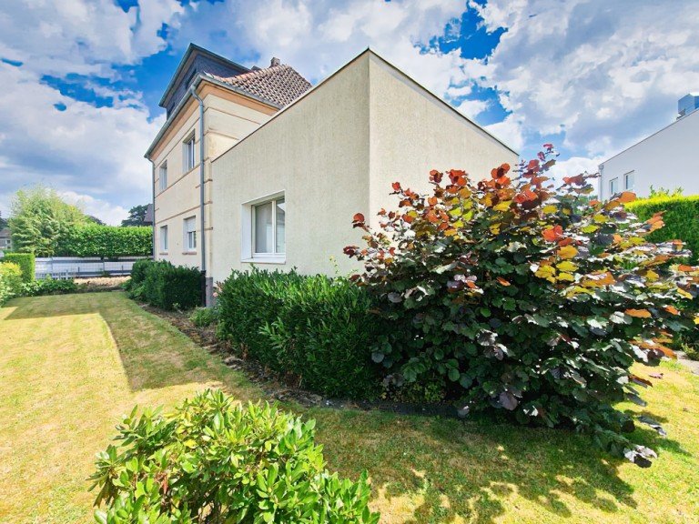 Seitenansicht Herne Einfamilienhaus EFH mit gro�em Garten in erstklassiger Wohnlage