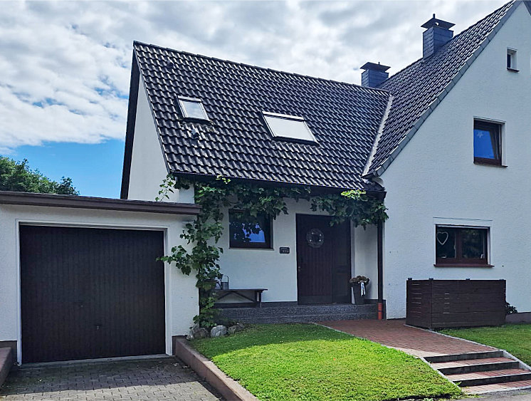 Stra�enansicht Doppelhaush�lfte Herne