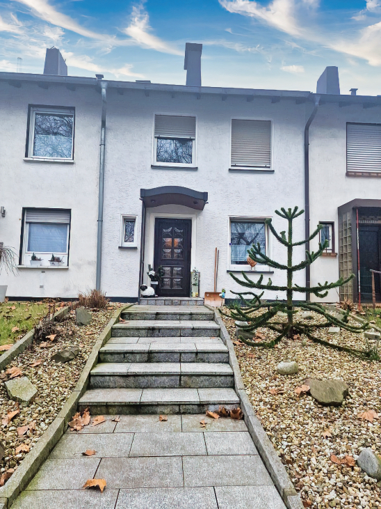 Stra�enansicht Reihenmittelhaus Bochum