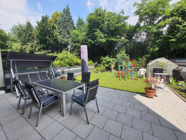 Terrasse-Garten (Sommer2023) Herne / Baukau Mehrfamilienhaus 3-FH MIT AUSGEBAUTEM DG / 2 Stellpl�tzen / EG FREIGEZOGEN MIT GARTEN