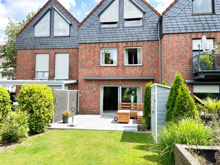 R�ckansicht Herne Reihenmittelhaus Ihr neues Zuhause in bester Lage: Modernes Reihenmittelhaus mit viel Platz und Garten