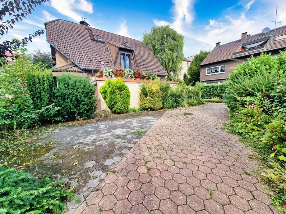 Einfahrt Zweifamilienhaus Herne / Wanne