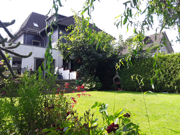 Sommerfoto Zweifamilienhaus Herne