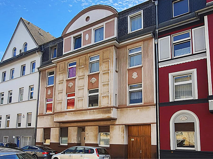 Stra�enansicht Essen Mehrfamilienhaus TOP GEPFLEGTES 8-FAMILIENHAUS M. 6 BALKONEN;STELLPLATZ U.GARTEN