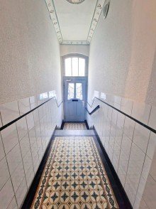 Hausflur RESERVIERT - Charmantes 3-Familienhaus in der City - EG bezugsfrei mit Garten