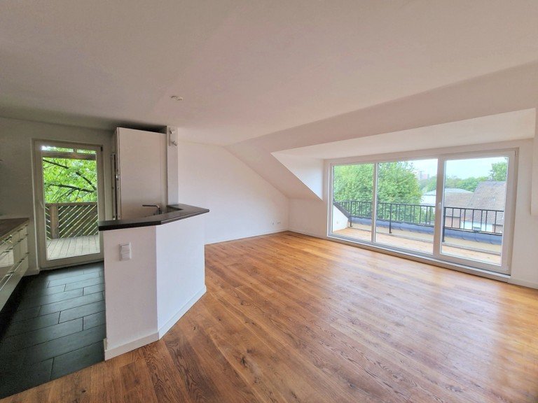 Wohnbereich-K�che Herne Dachgeschosswohnung Dachgeschoss mit Sauna und drei Balkonen - 4,5 Zimmer auf ca. 114 m�, bezugsfrei